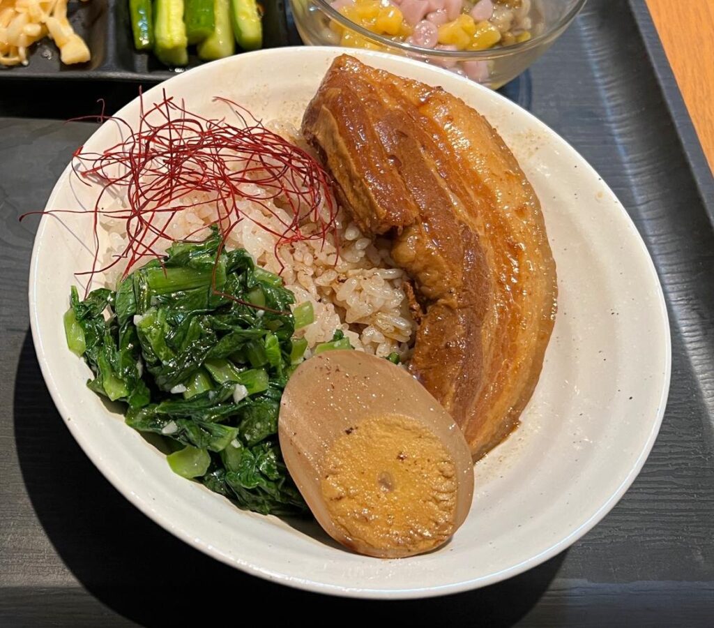神戸三宮の台湾料理バードウヤウの焢肉飯（南部魯肉飯）