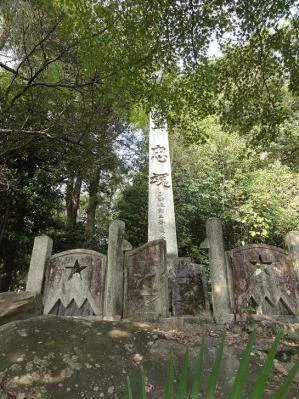 八日市の延命公園の忠魂碑
