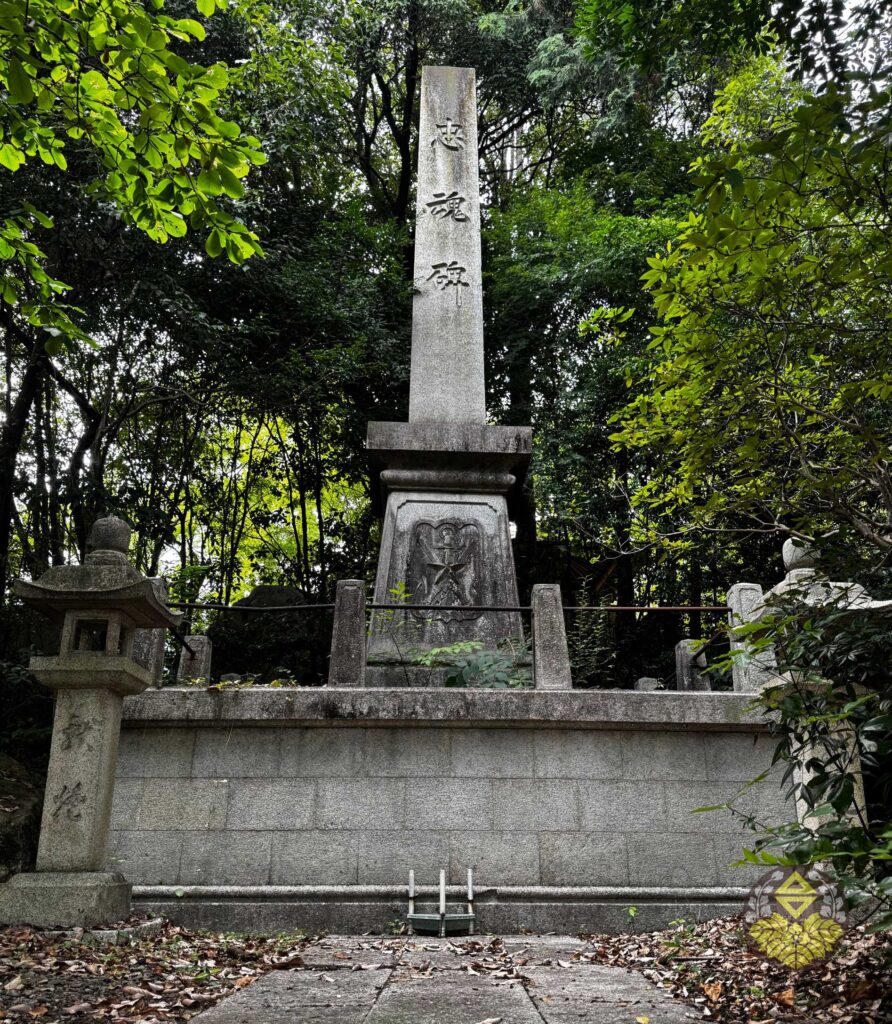 東近江市の八日市延命公園の忠魂碑。