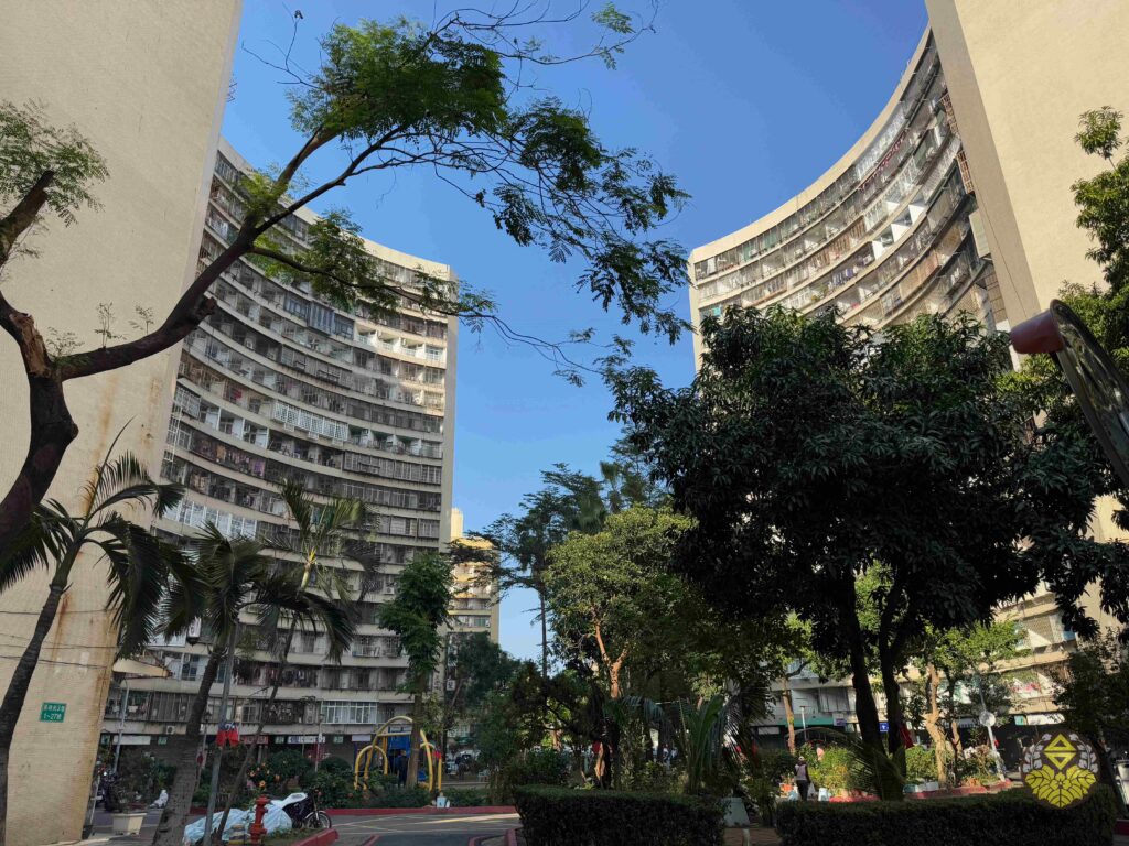 高雄の左営にある巨大マンション果貿社区