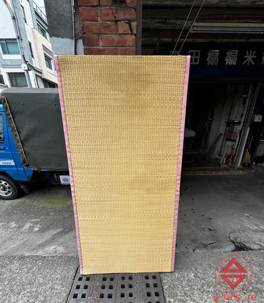 現代の台湾に残る畳の店。榻榻米と書かれている。彰化の畳専門店。