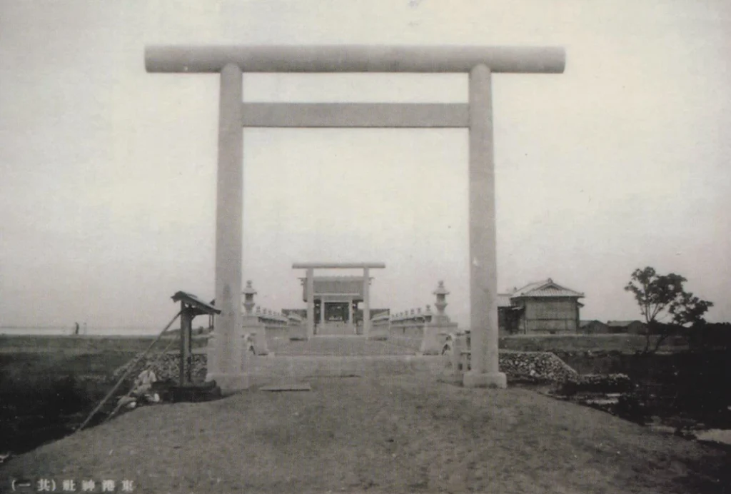 日本統治時代の東港神社の鳥居